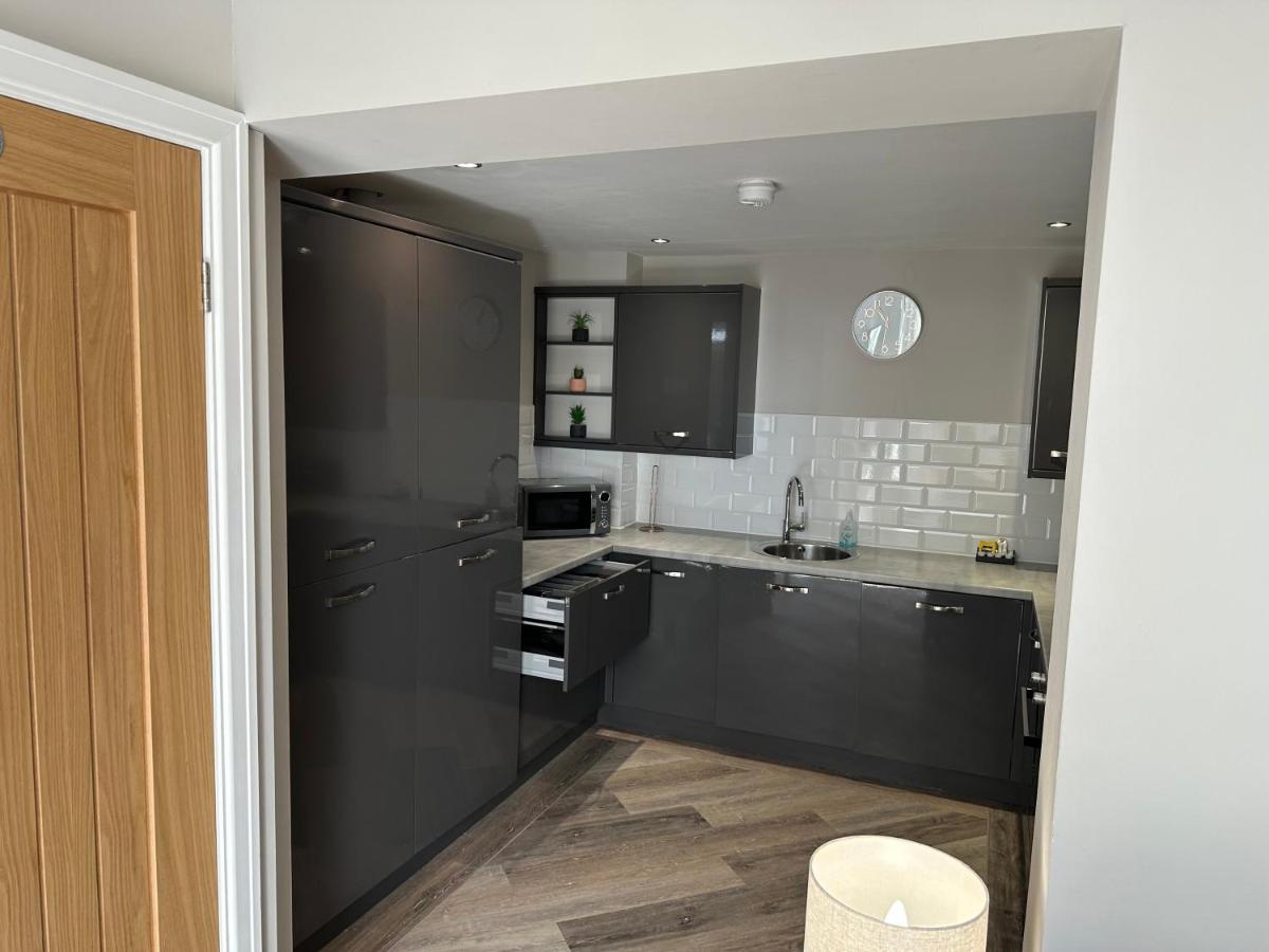 Beach Pad - Ground Floor - Pet Friendly Кливлис Екстериор снимка